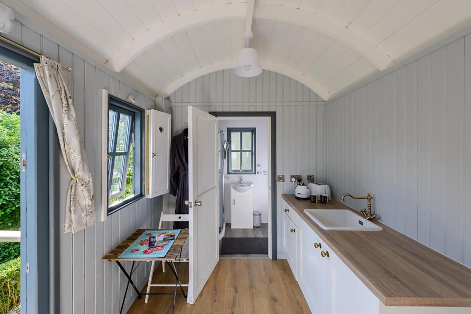 ホテル Hawthorn Hut Kilkenny Glamping At Jenkinstown House Jenkinstown Park エクステリア 写真
